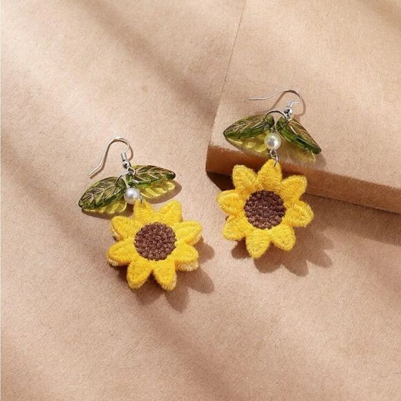 5/$25 SUNFLOWER 🌻 DANGLES - Picture 2 of 5